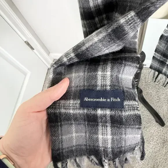 ABERCROMBIE & FITCH 70% Wool Scarf, One Size, Multi Color, Gray-Black Plaid - Picture 4 of 5